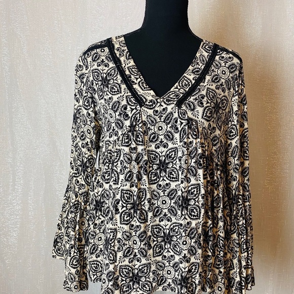 Eri + Ali Black and White Floral Blouse~M - Picture 4 of 8